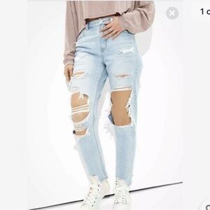 NWT American Eagle Distressed Mom Jean - Size 14